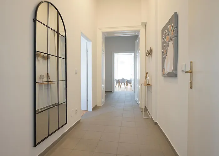 Apartmán Posh 107 M2 3br Flat In The Center Of *